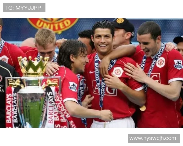 足球明星亲临现场与球迷互动热情高涨引发观众席欢呼声不断